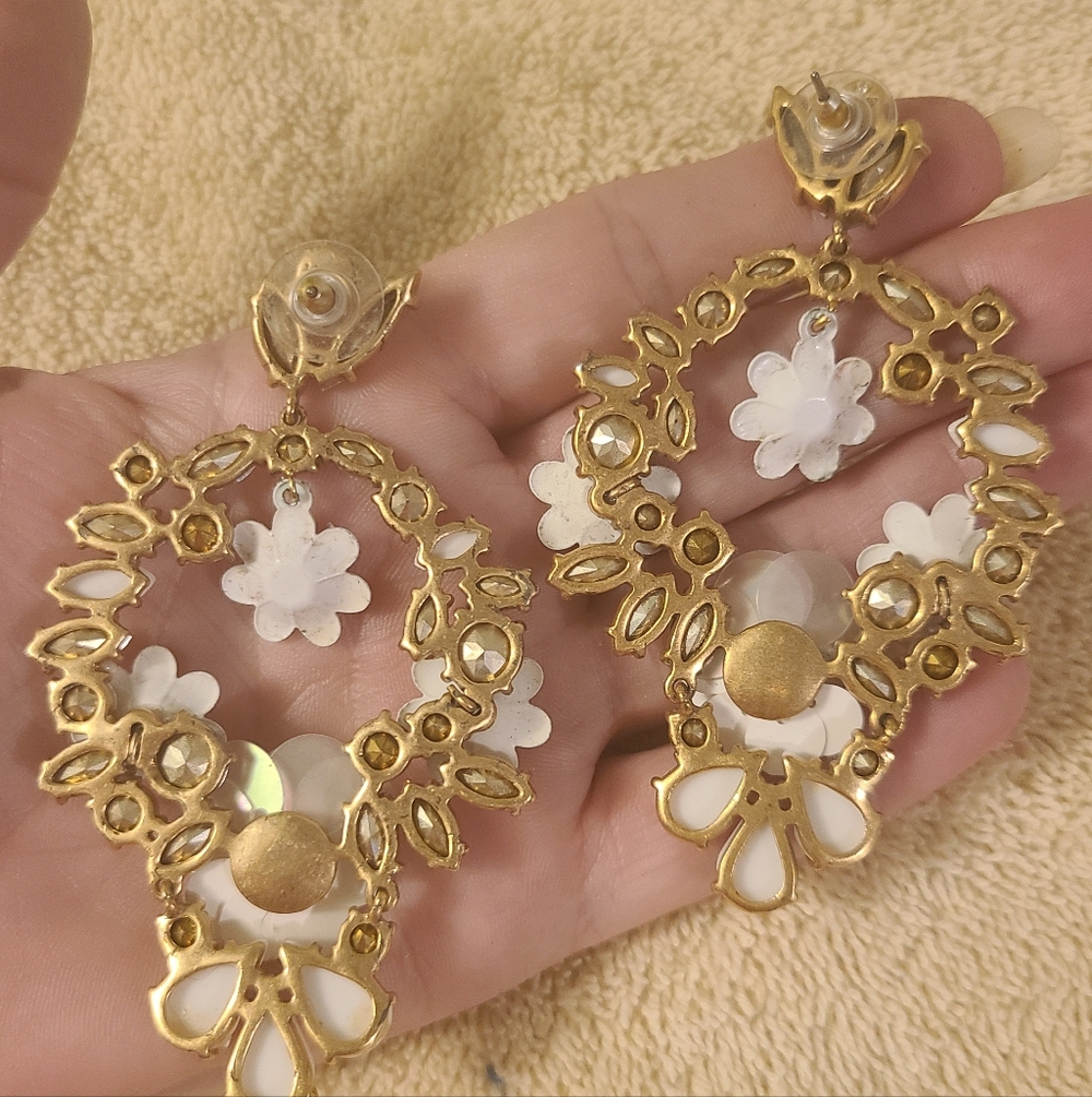 Beautiful Irridescent J Crew Flower Earrings - Picture 4 of 4